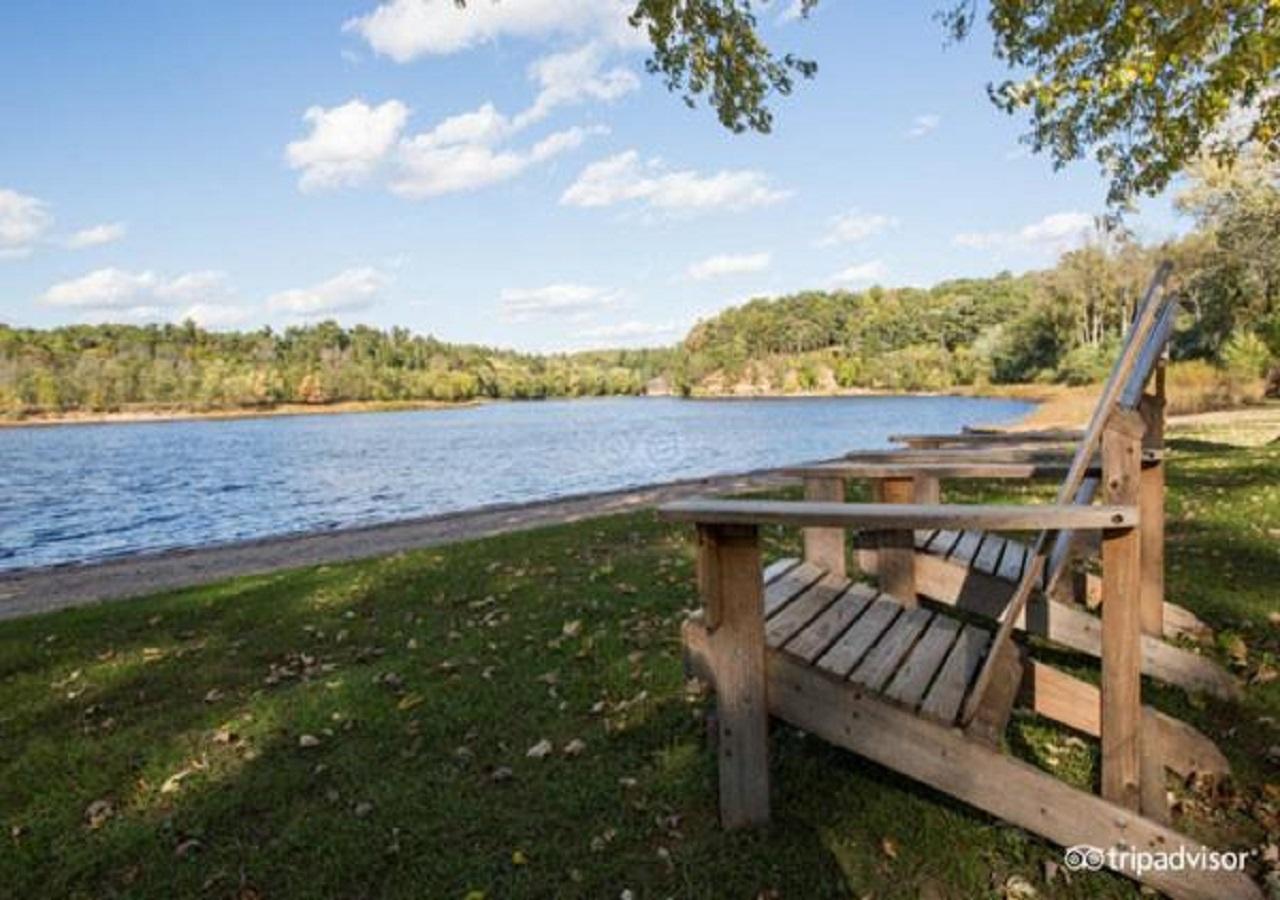 Cedar Lodge Lake Delton Exterior photo