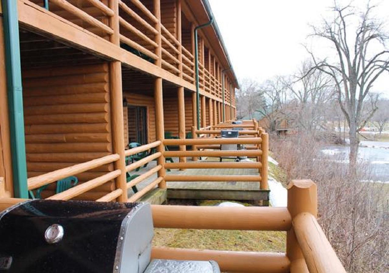 Cedar Lodge Lake Delton Exterior photo