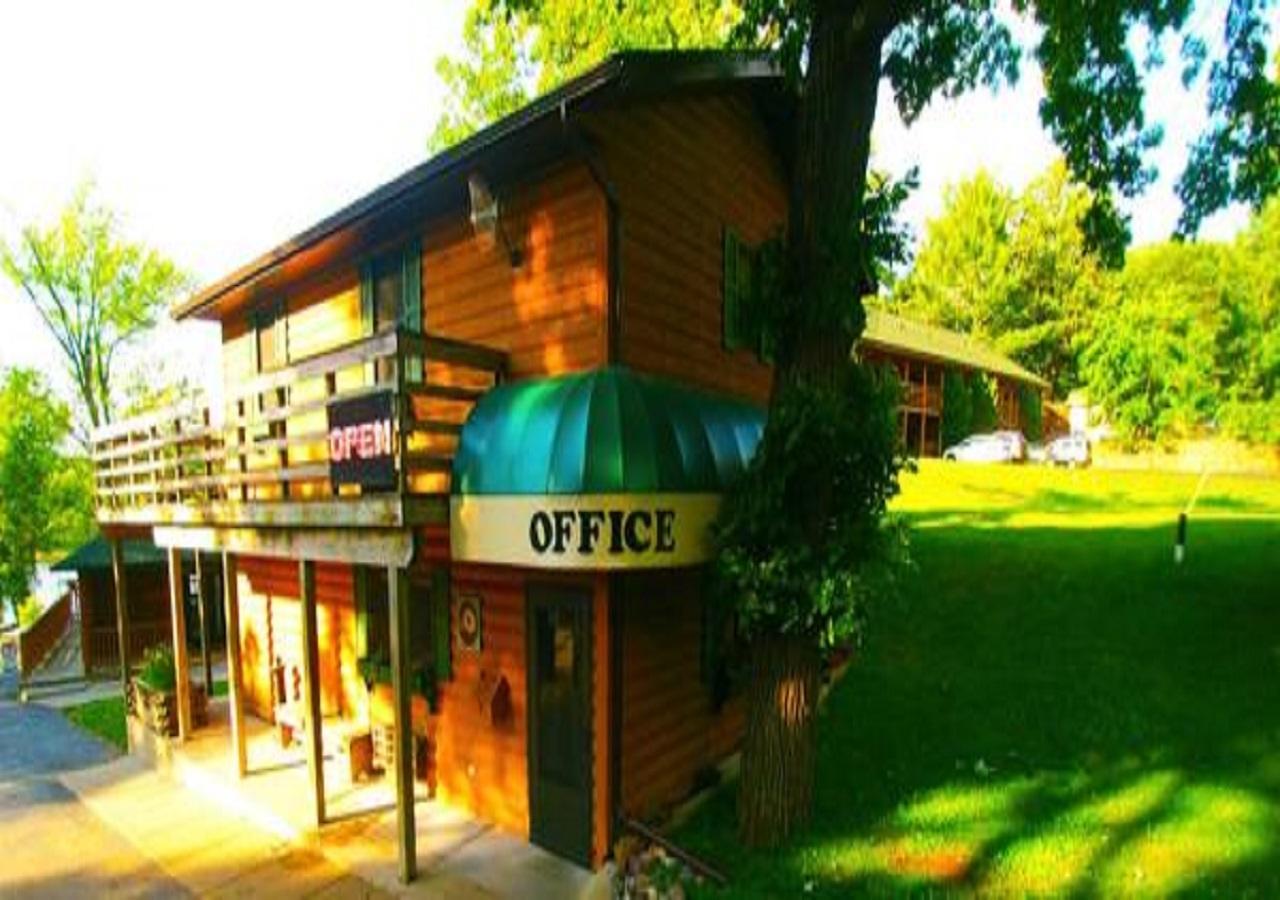 Cedar Lodge Lake Delton Exterior photo