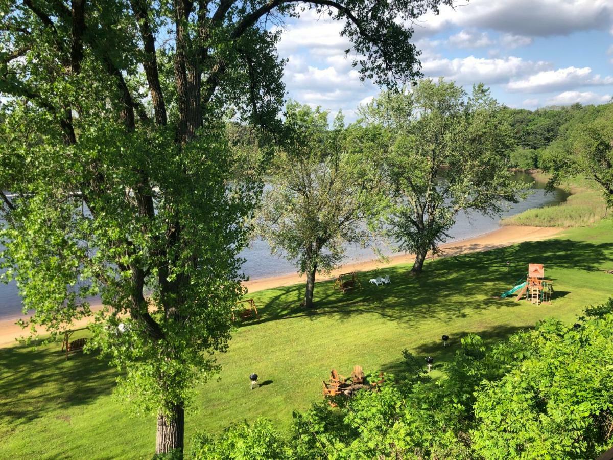 Cedar Lodge Lake Delton Exterior photo